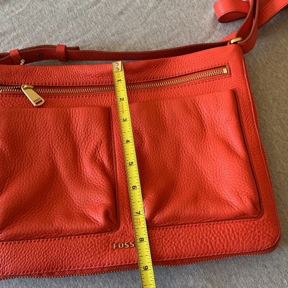Fossil, leather crossbody bag with brass hardware. - Picture 10 of 10